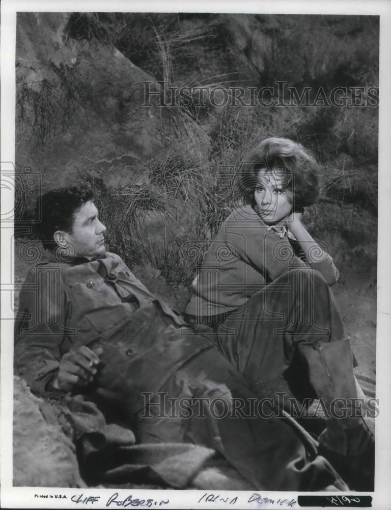 1965 Press Photo Cliff Robertson and Irina Demick in Up from the Beach - Historic Images