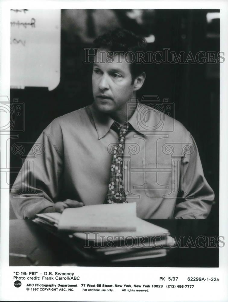 1997 Press Photo DB Sweeney in C-16: FBI - cvp09937 - Historic Images