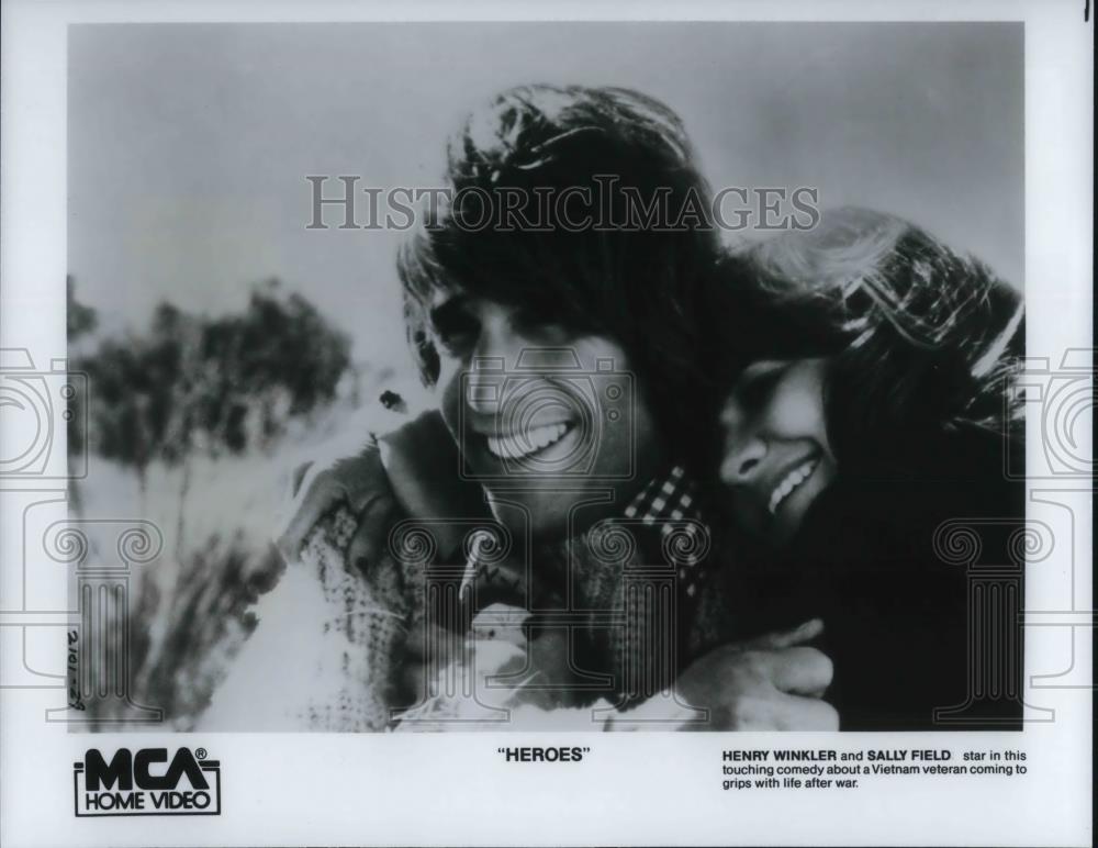 1986 Press Photo Henry Winkler &amp; Sally Field in Heroes - cvp12533 - Historic Images