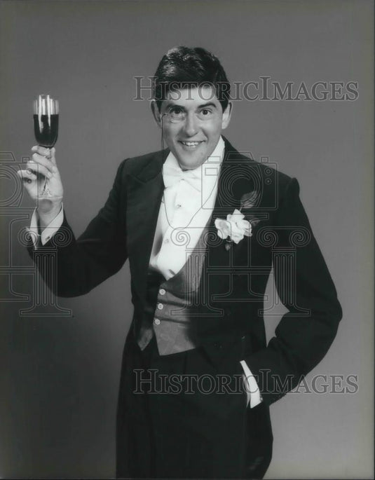 1984 Press Photo Edward Duke in Jeeves Takes Charge - cvp03438 - Historic Images
