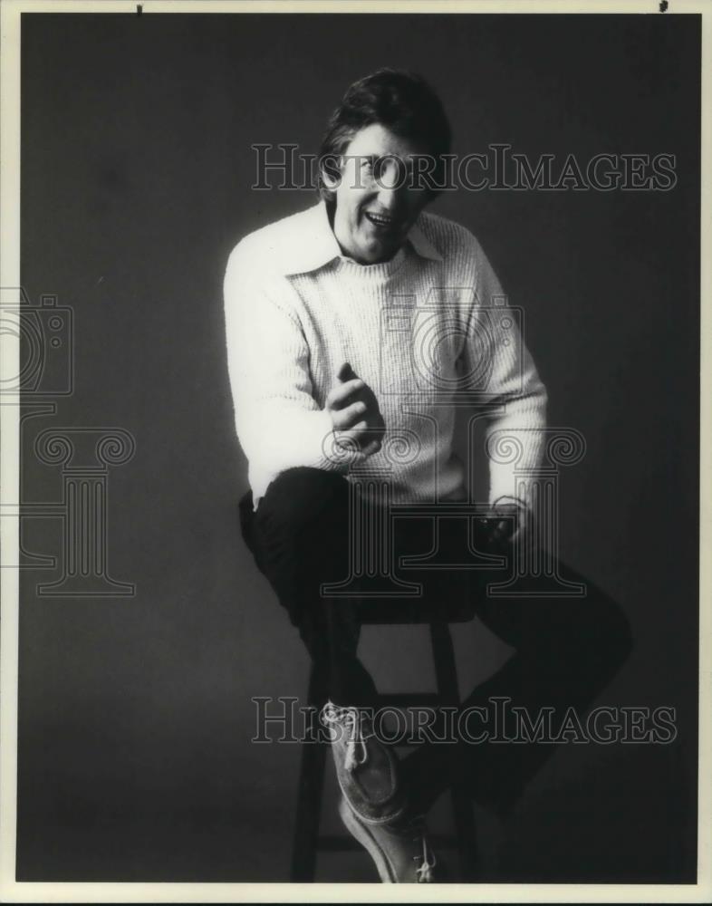 1985 Press Photo Adrian Hall - cvp17297 - Historic Images