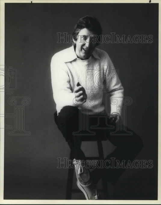 1985 Press Photo Adrian Hall - cvp17297 - Historic Images