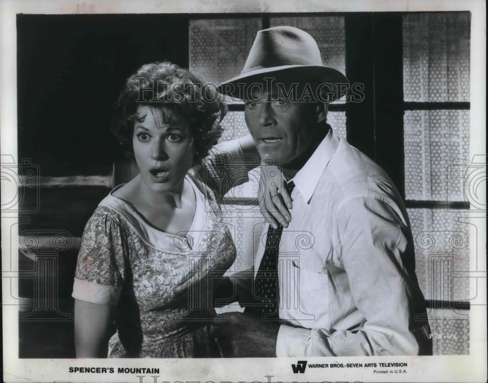 1976 Press Photo Henry Fonda and Maureen O&#39;Hara star in Spencer&#39;s Mountain - Historic Images