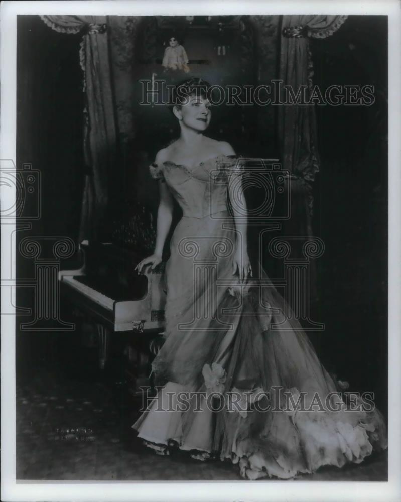 1950 Press Photo Helen Hayes in The Wisteria Trio - cvp16464 - Historic Images