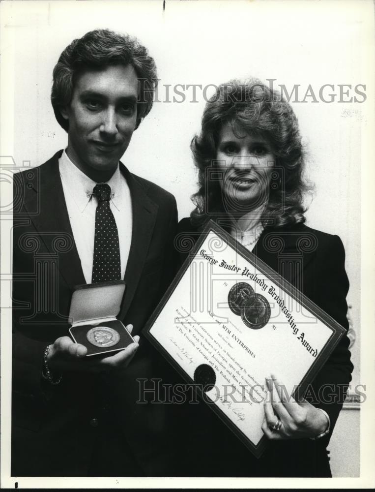 1982 Press Photo Steven Bochco and Barbara Bosson in Hill Street Blues - Historic Images