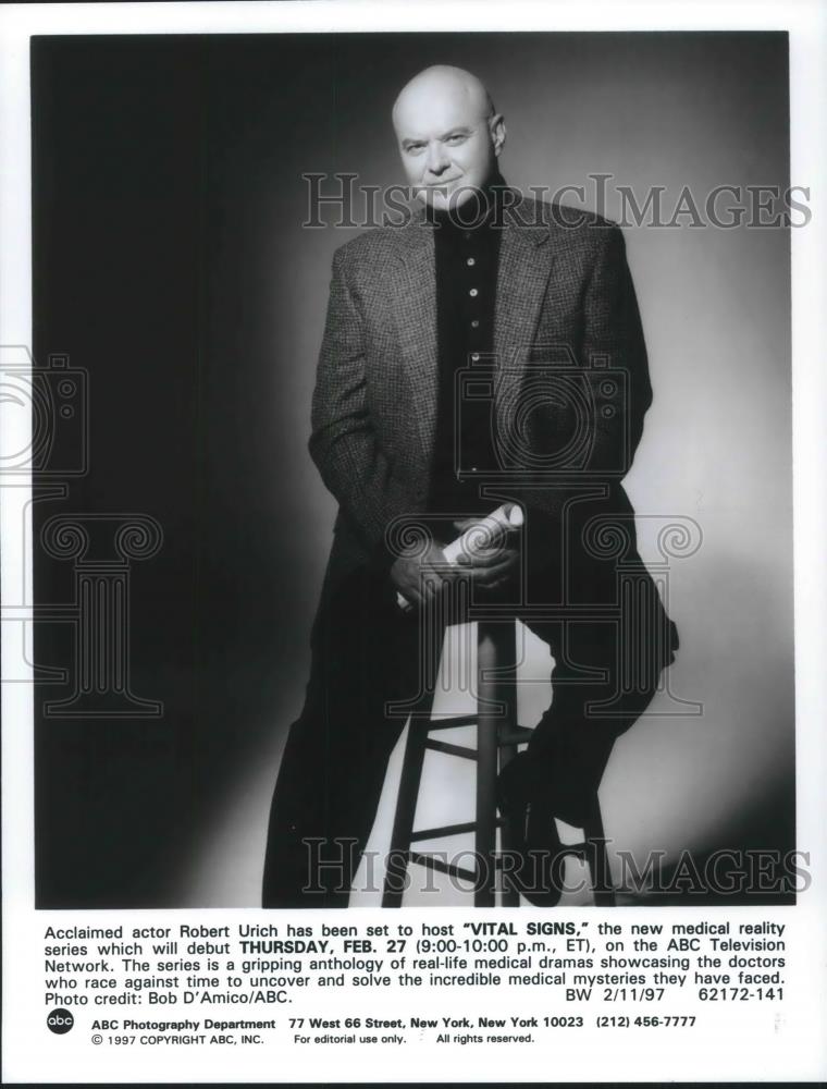 1997 Press Photo Robert Urich Hosting Vital Signs - cvp10627 - Historic Images