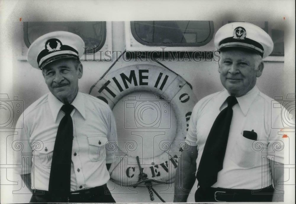 1982 Press Photo Captain Fince Fryan and Captain Herb Bryan Goodtime II Ship - Historic Images