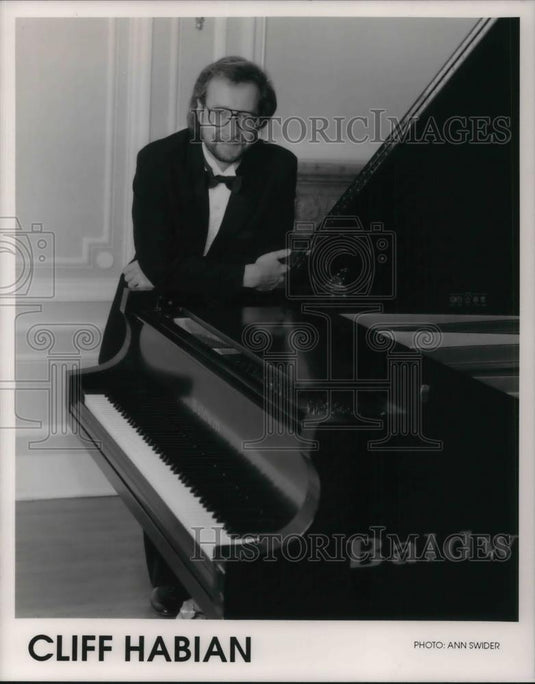 1994 Press Photo Cliff Habian - cvp17805 - Historic Images
