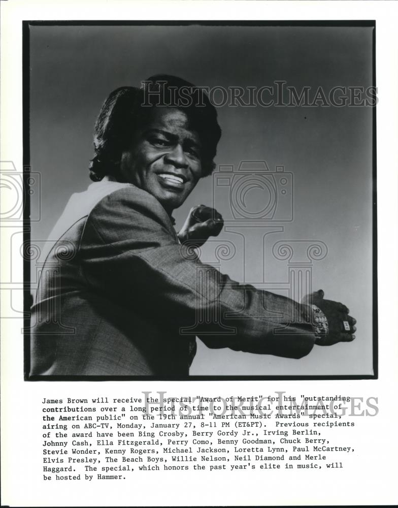 1992 Press Photo James Brown Receives Award of Merit American Music Awards - Historic Images