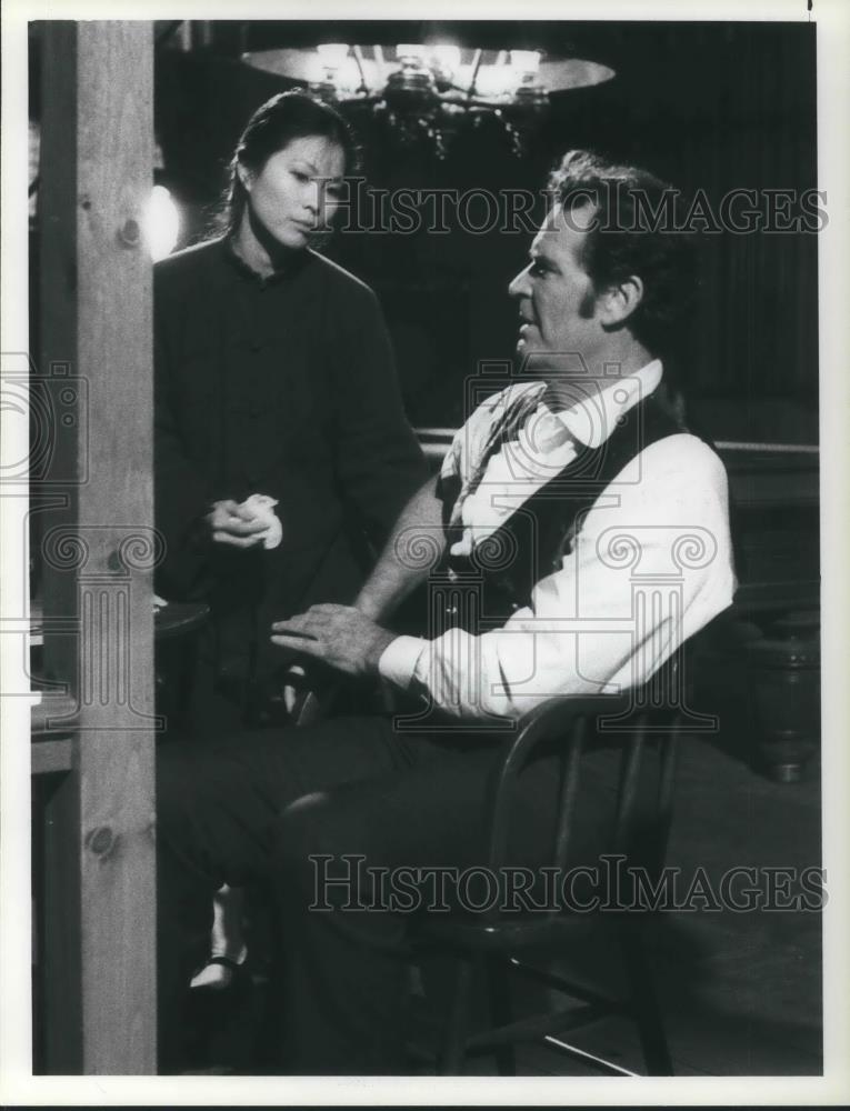 1981 Press Photo James Garner and Lydia Lei in Bret Maverick Yellow Rose Episode - Historic Images