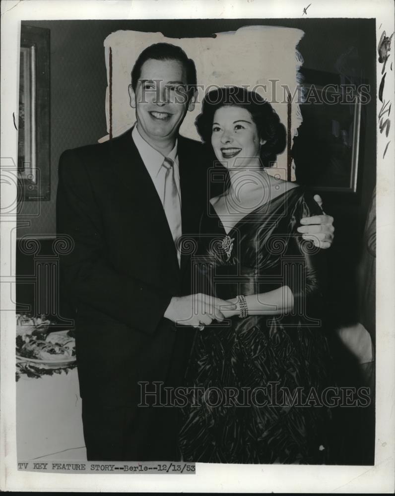 1953 Press Photo Milton Berle and wife Ruth Cosgrove - cvp01201 - Historic Images