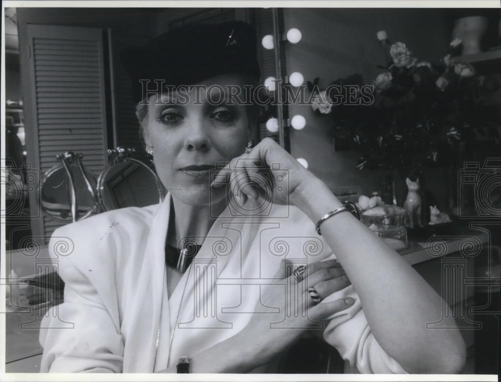 1991 Press Photo Zina Bethune star of Grand Hotel - cvp03570 - Historic Images