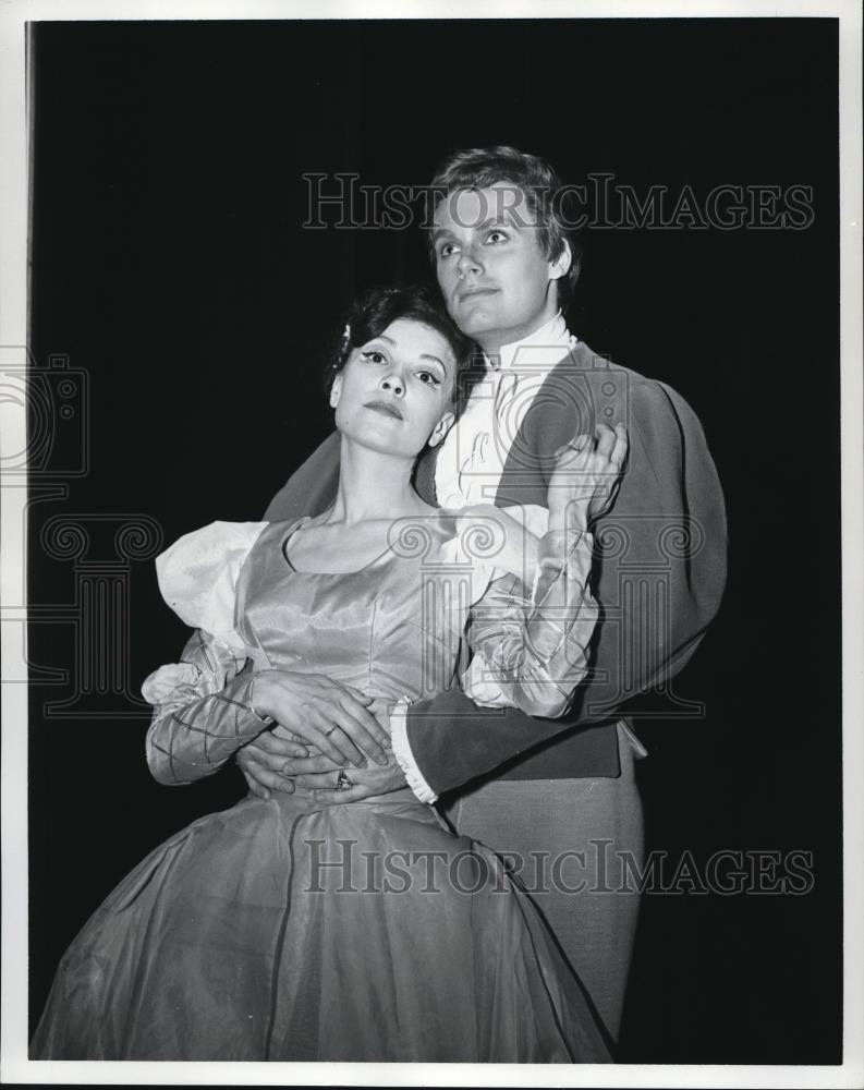 1963 Press Photo Brita Brown & Deveren Bookwalter in Romeo & Juliet - cvp00931 - Historic Images