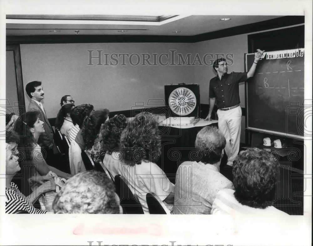 1989 Press Photo Contestants try out for Wheel of Fortune - cvp18965 - Historic Images