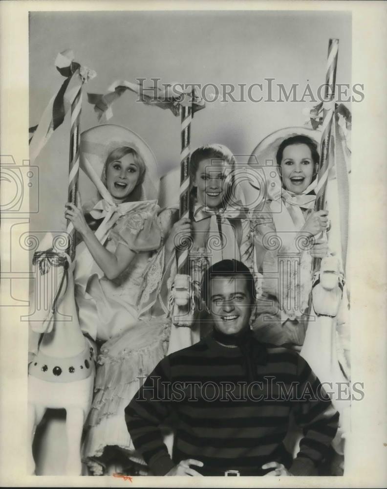 1967 Press Photo Robert Goulet Linda Howe Mary Grover Marlyn Mason on Carousel - Historic Images