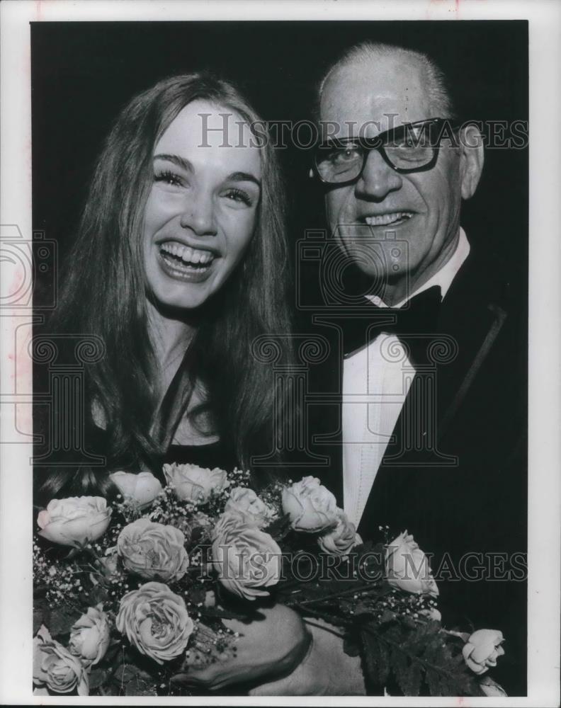1972 Press Photo Miss Teenage America Colleen Fitzpatrick and Emile A. Legros - Historic Images