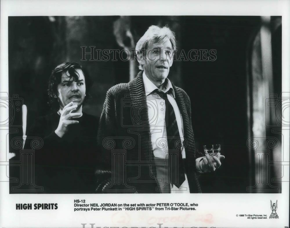 1989 Press Photo Neil Jordan Director on set with Peter O'Toole in High Spirits - Historic Images