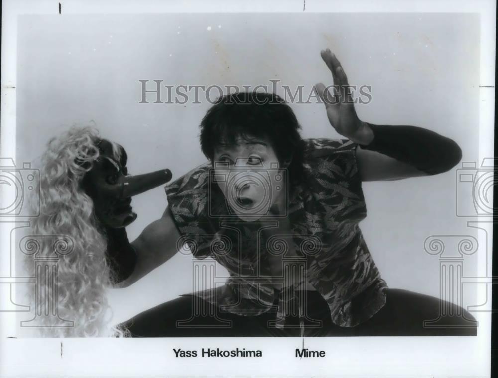 1992 Press Photo Yass Hakoshima Mime - cvp16840 - Historic Images