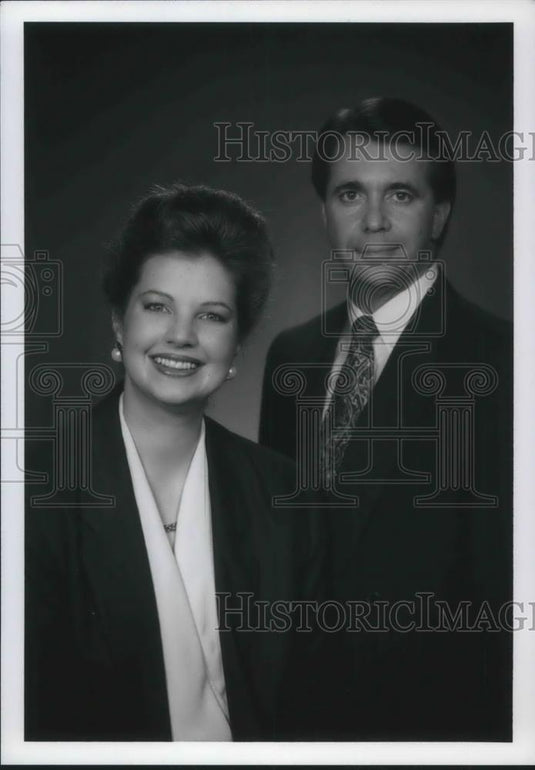Press Photo Rebecca Shaw and Bob Lube hosts of Spotlight on Business WUAB 43 - Historic Images