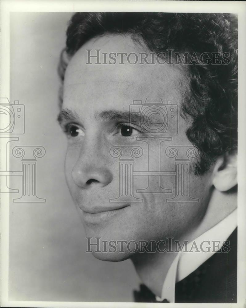 1982 Press Photo Joel Grey - cvp18031 - Historic Images