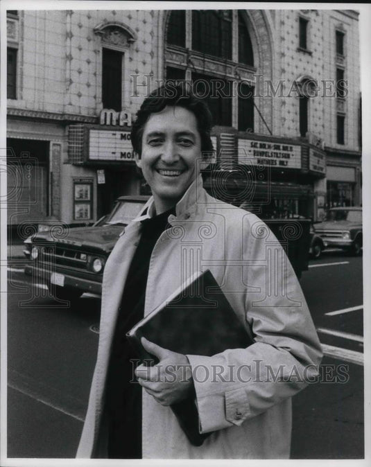 1970 Press Photo Adrian Hall Artistic Director Trinity Square Repartory Theater - Historic Images