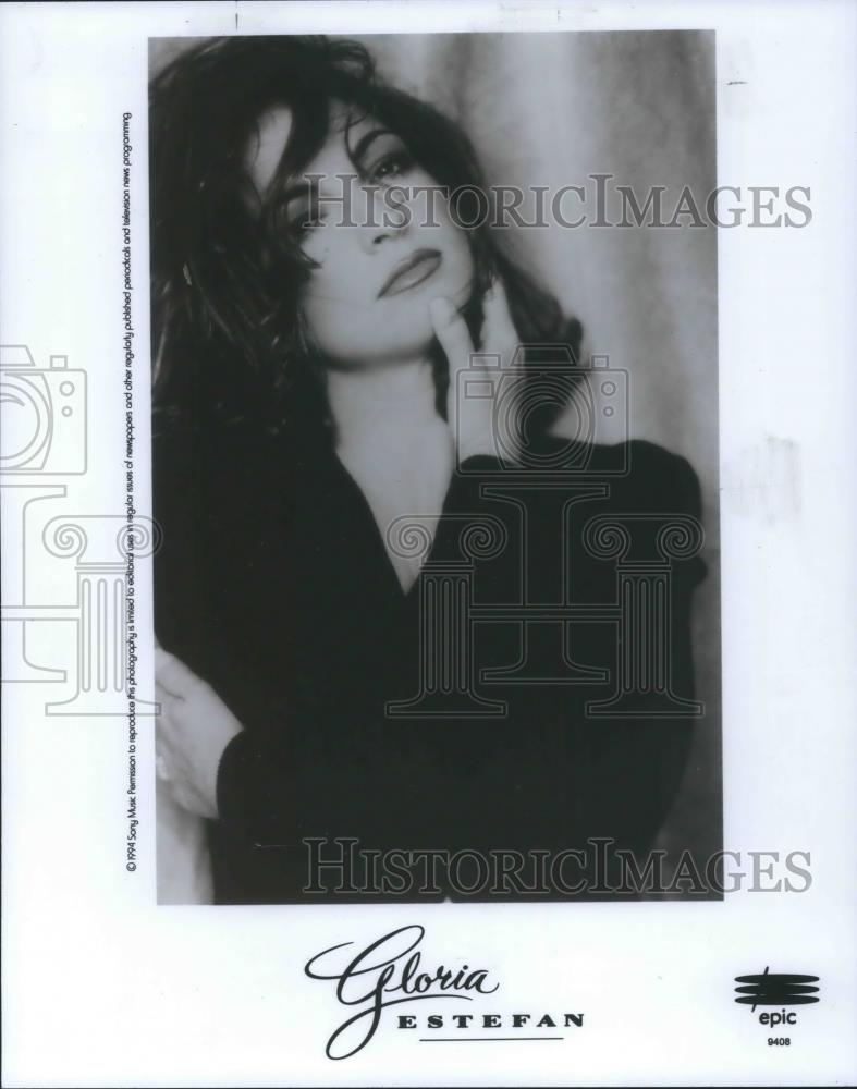 1996 Press Photo Gloria Estefan Epic Records - cvp06202 - Historic Images