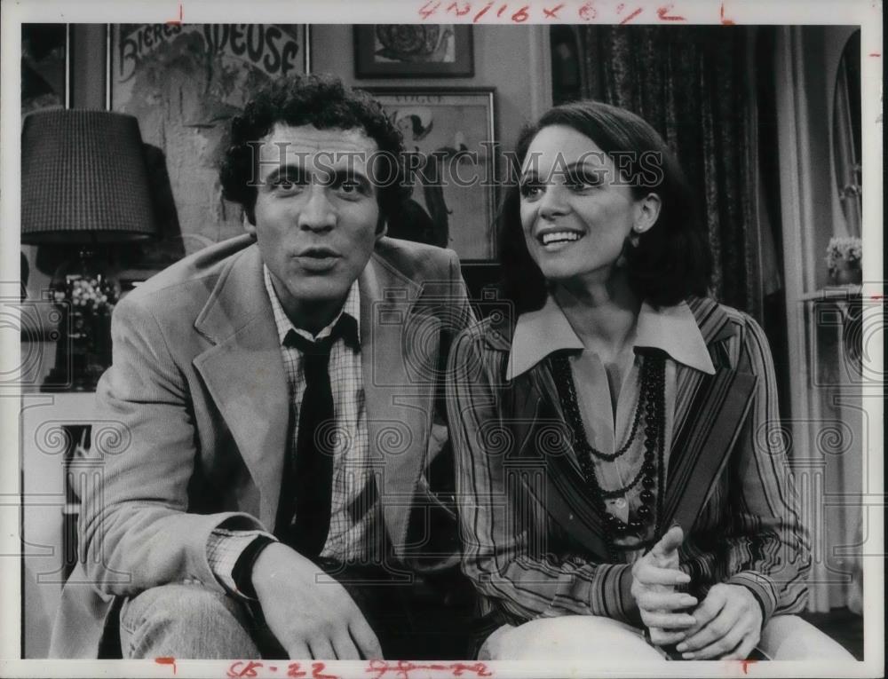 1979 Press Photo Valerie Harper and David Groh in Rhoda - Historic Images