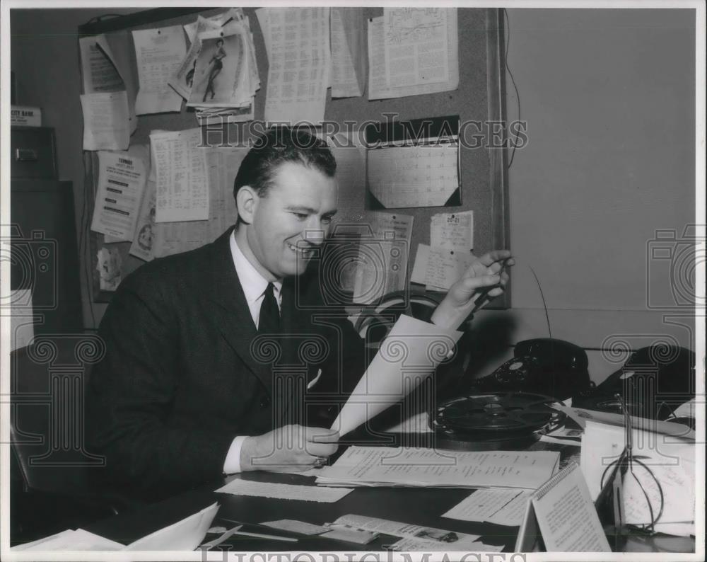 1959 Press Photo Ken Armstrong News Director WJW-TV Cleveland - cvp02818 - Historic Images
