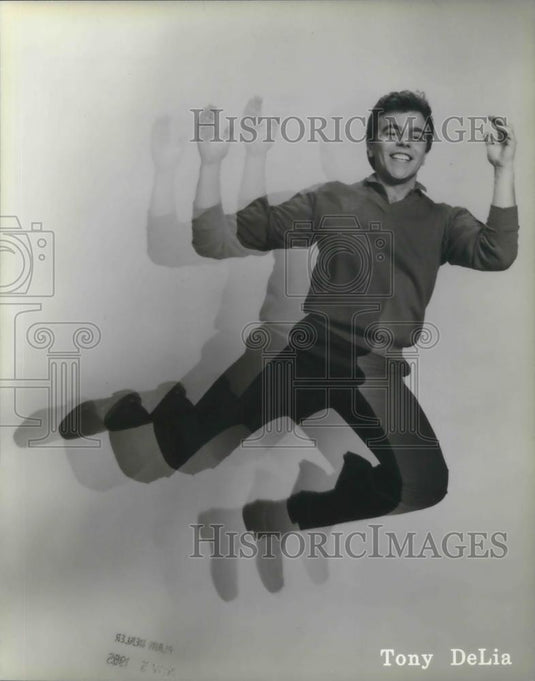 1985 Press Photo Dony DeLia Actor Writer - cvp04083 - Historic Images