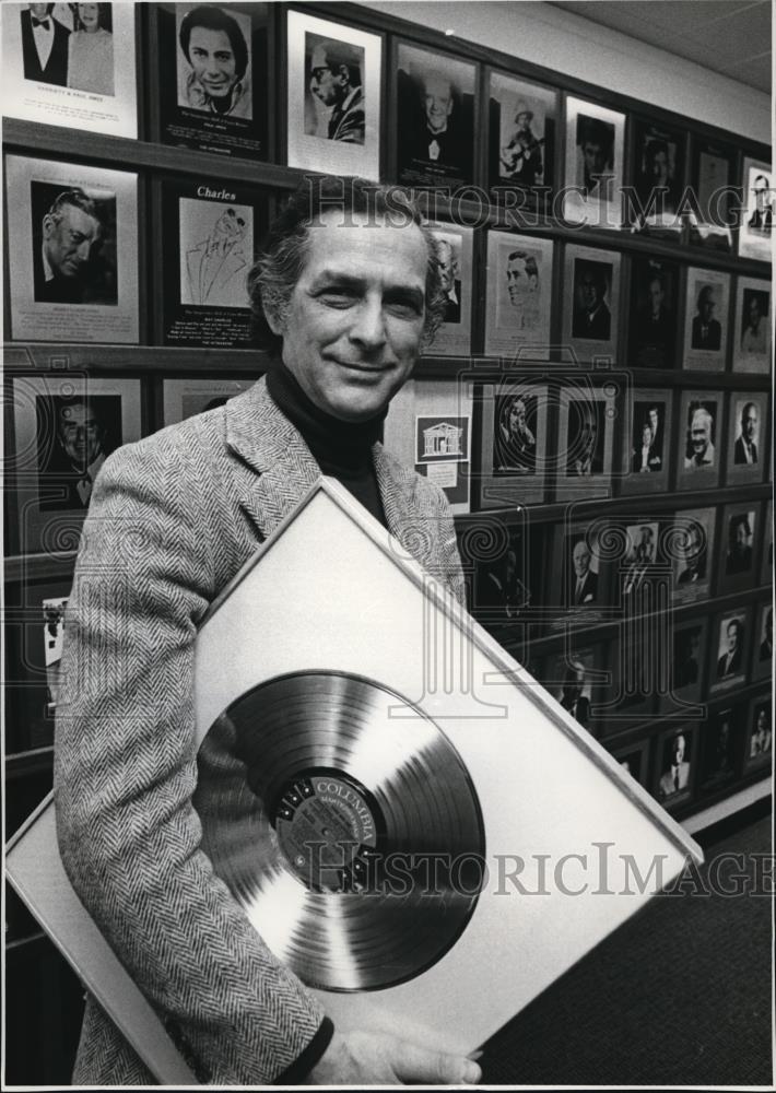 1977 Press Photo Oscar Brand Folk Singer Songwriter Musician Hall of Fame Museum - Historic Images