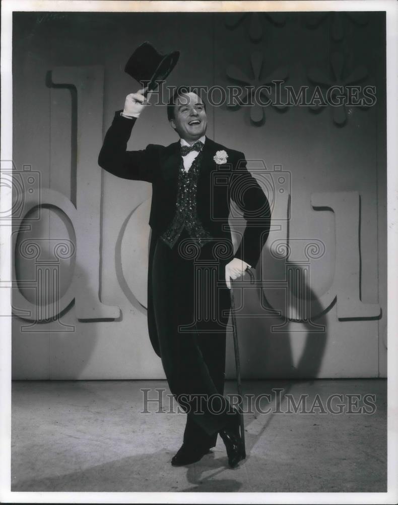 1964 Press Photo Mike Douglas Singer Entertainer West Side Irish American Club - Historic Images