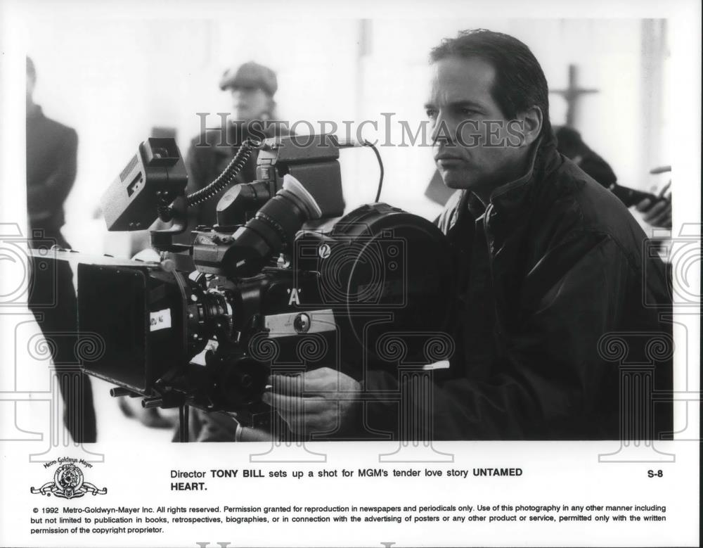 1992 Press Photo Tony Bill Director on set of Untamed Heart - cvp06682 - Historic Images