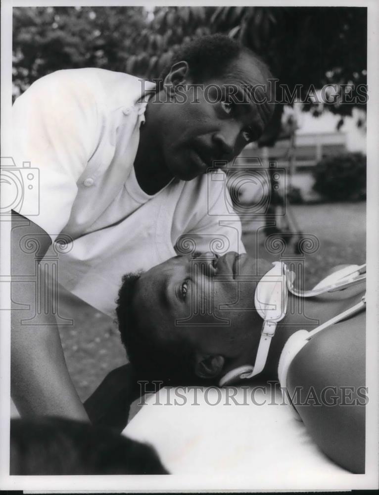 1974 Press Photo Lou Gossett Paul Winfield in Its Good To Be Alive - cvp18891 - Historic Images