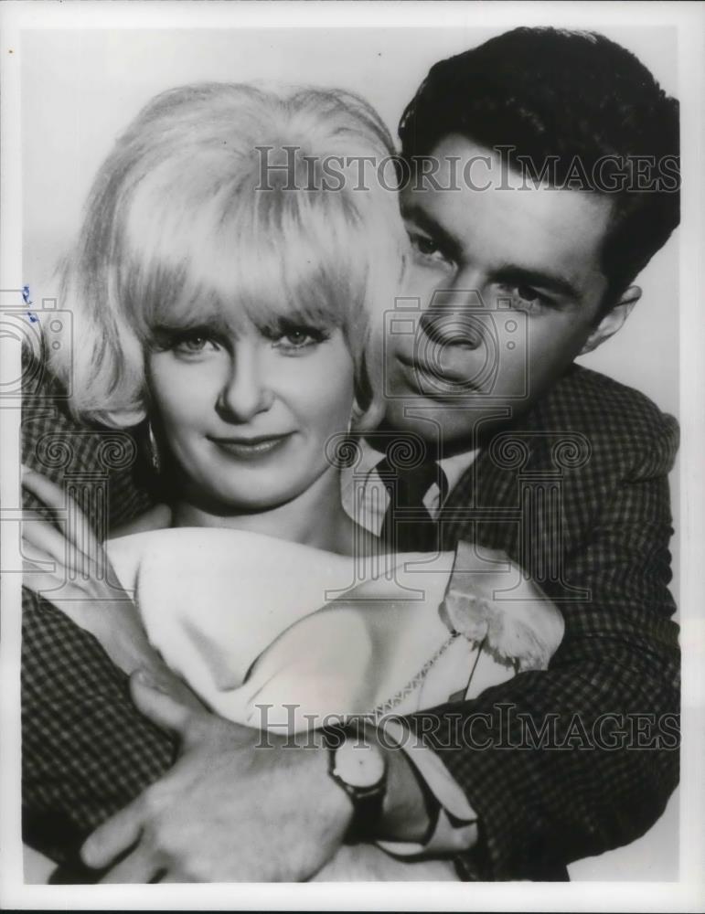 1969 Press Photo Joanne Woodward and Richard Beymer in CBS Friday Night Movies - Historic Images