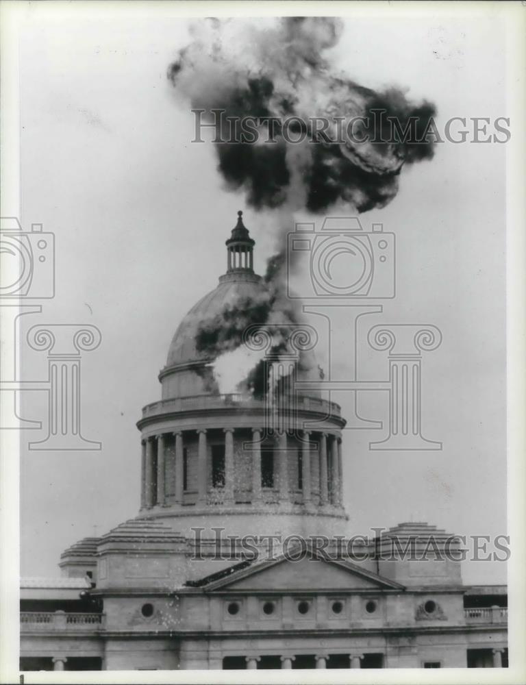 1986 Press Photo Under Siege Features Capitol Exploding - cvp10554 - Historic Images