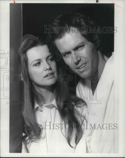 1977 Press Photo Cliff DeYoung & Blair Brown in The 3000 Mile Chase - cvp04172 - Historic Images