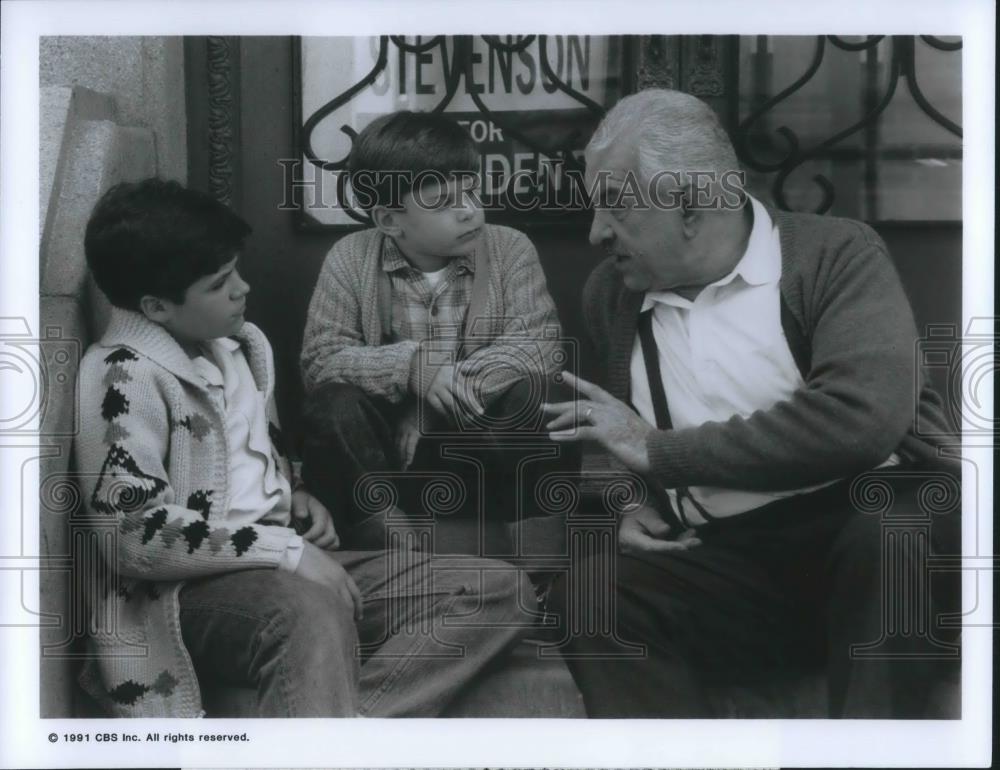 1991 Press Photo Danny Gerard, Matthew Siegel, Louis Zorich in Brooklyn Bridge - Historic Images