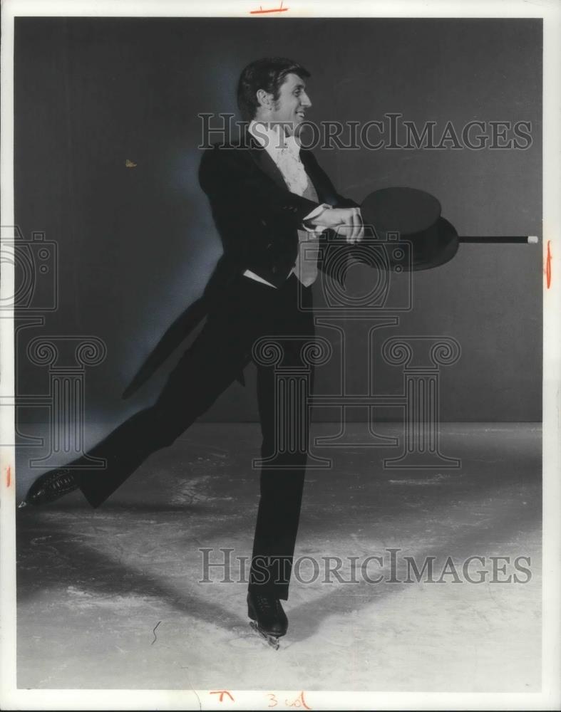 1975 Press Photo Richard Dwyer in Mr Debonaire Ice Follies - cvp06320 - Historic Images