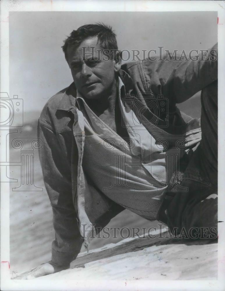 1978 Press Photo Glenn Ford Actor on the beach - cvp14309 - Historic Images