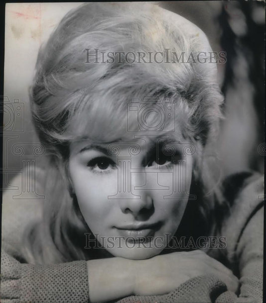 1972 Press Photo Susan Hampshire in The Three Lives of Thomasina - cvp16015 - Historic Images