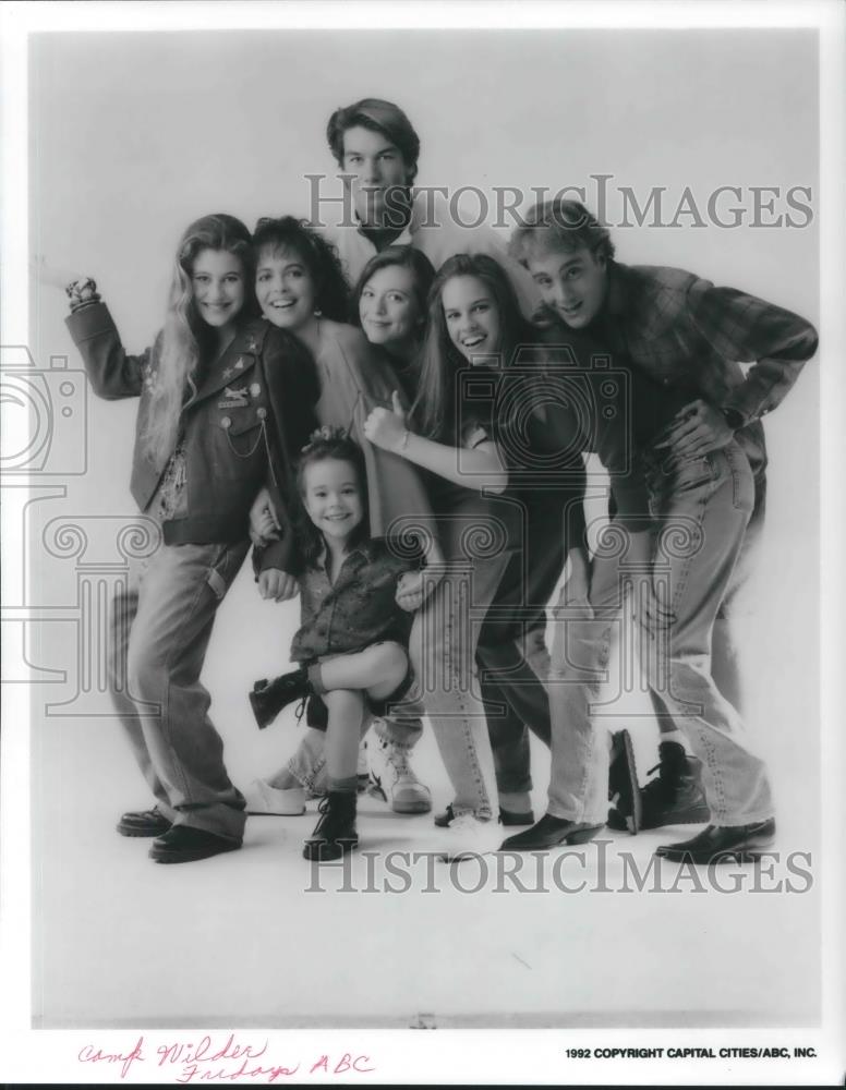 1992 Press Photo Hillary Swank Jay Mohr Jerry O&#39;Connell and Cast of Camp Wilder - Historic Images