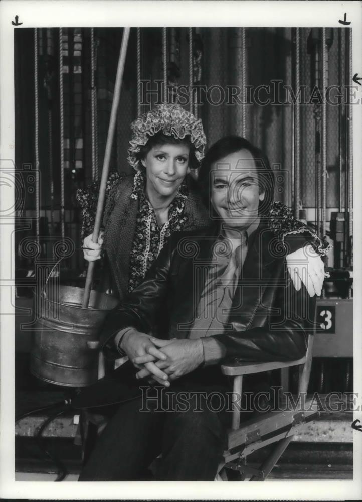 1986 Press Photo Neil Diamond & Carol Burnett in Neil Diamond Hello Again - Historic Images