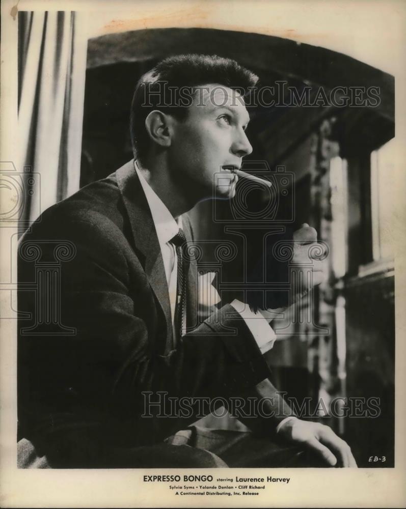 1960 Press Photo Laurence Harvey Stars in Expresso Bongo - cvp16697 - Historic Images