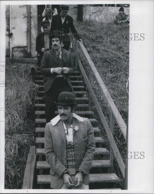 1975 Press Photo Elliot Gould James Caan in Harry and Walter Go To New York - Historic Images