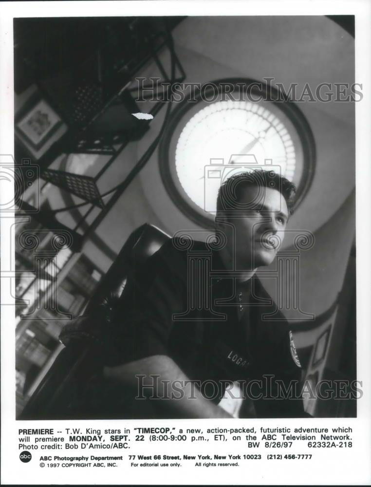 1997 Press Photo T.W. King stars in Timecop Futuristic Adventure TV Series - Historic Images