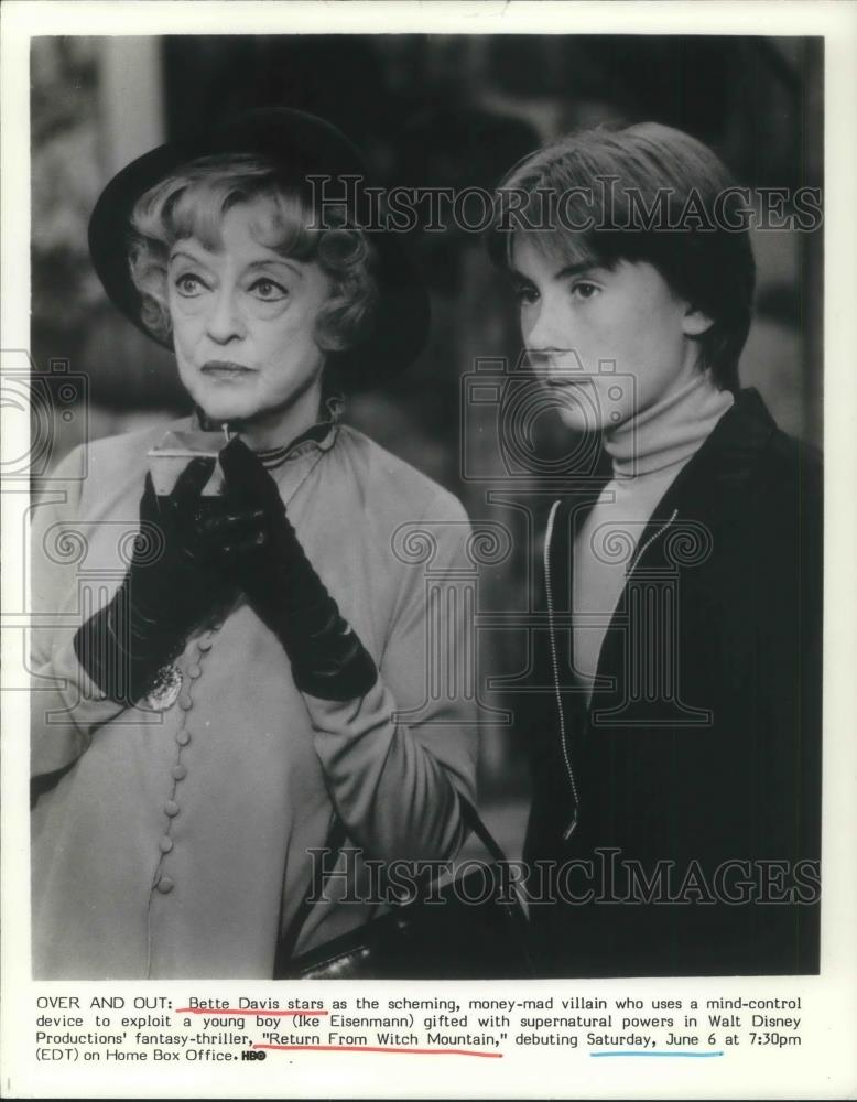 1977 Press Photo Bette Davis and Ike Eisenmann in Return from Witch Mountain - Historic Images