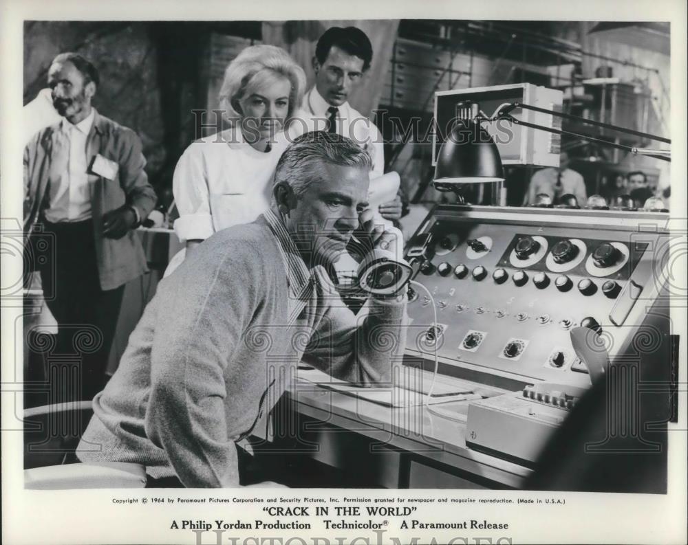 1965 Press Photo Dana Andrews in Crack in the World - cvp13569 - Historic Images