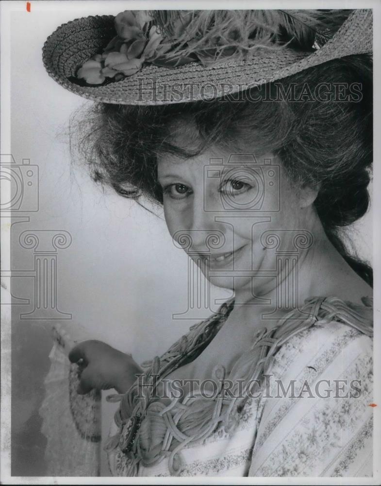 1975 Press Photo June Gibbons as Mr. Malaprop in Much Ado About Nothing - Historic Images