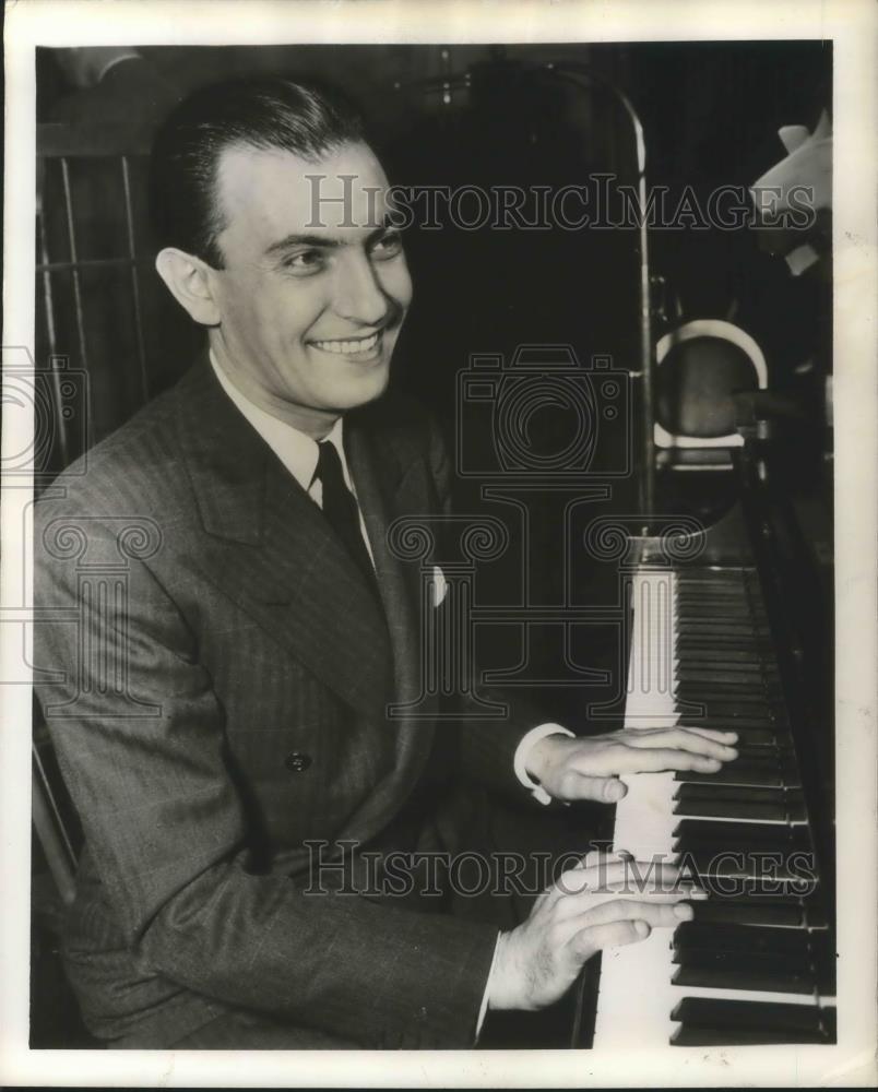 1946 Press Photo Eddy Duchin of NBC's Kraft Music Hall - cvp05177 - Historic Images