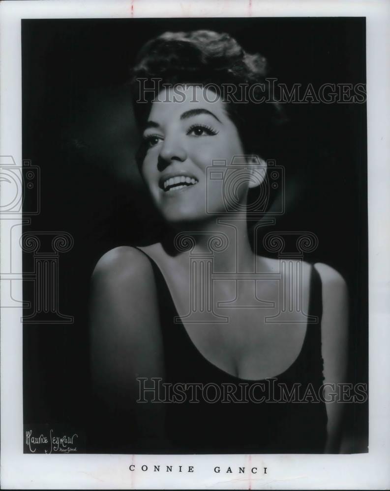 1971 Press Photo Connie Ganci at Marie Schreiber&#39;s Hollenden Gazette Room - Historic Images